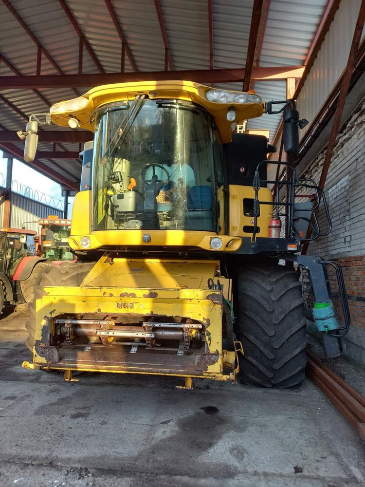 Комбайн New Holland CX8080