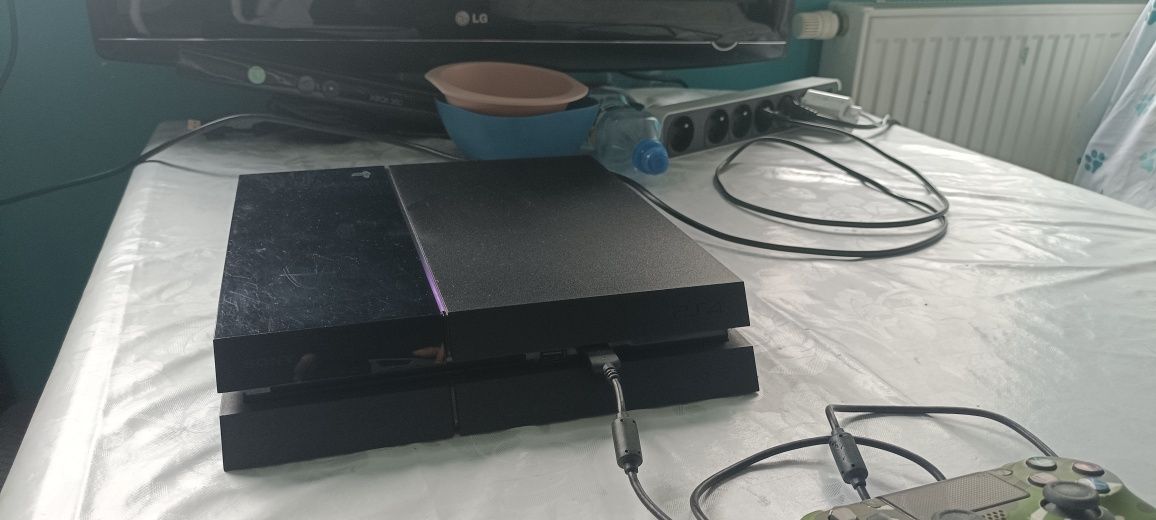 Konsola PlayStation 4
