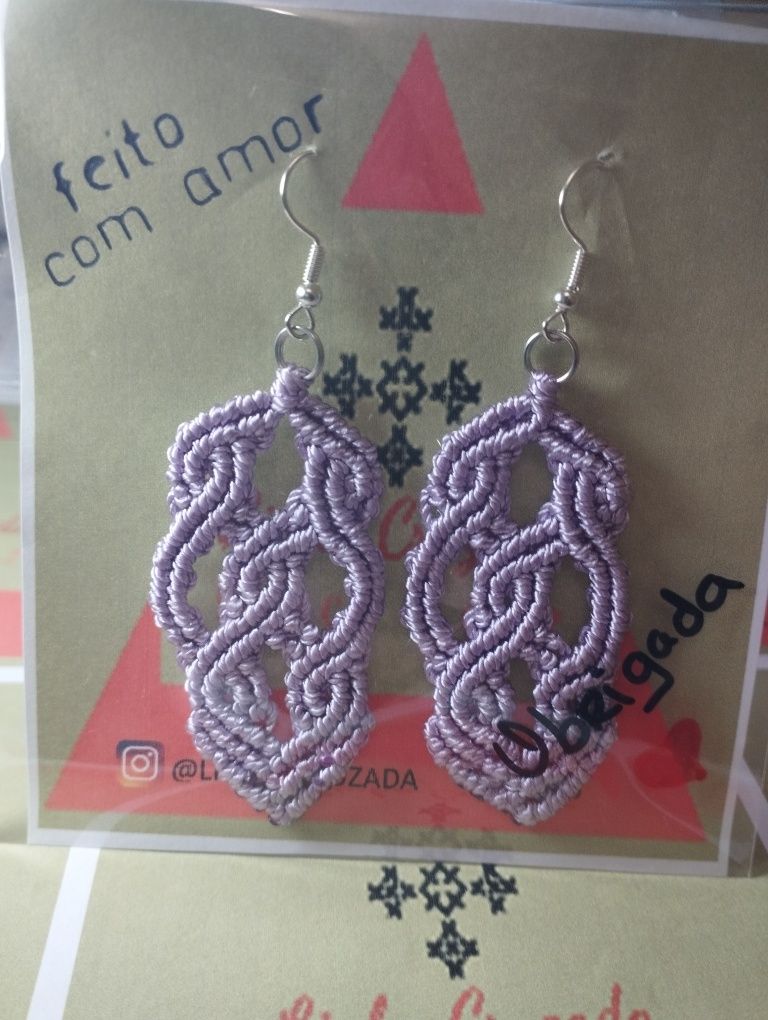 Brincos em macramé