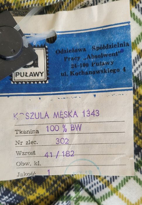Męska koszula z długim rękawem.
