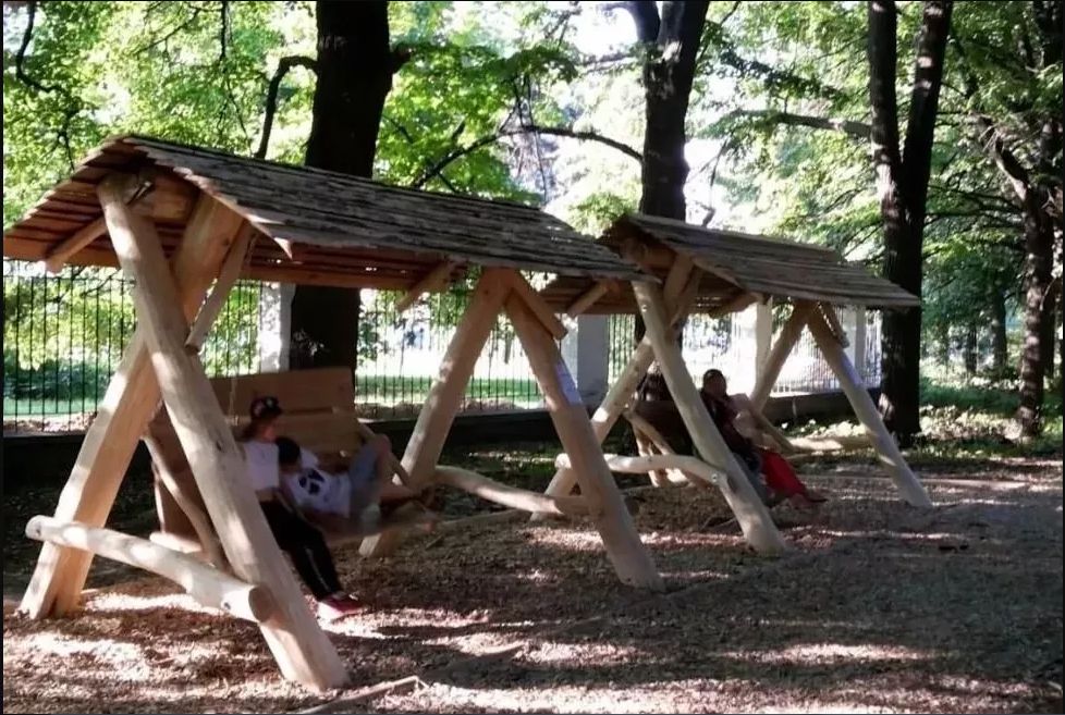 Деревяные качели для детского сада или дома из массива дуба