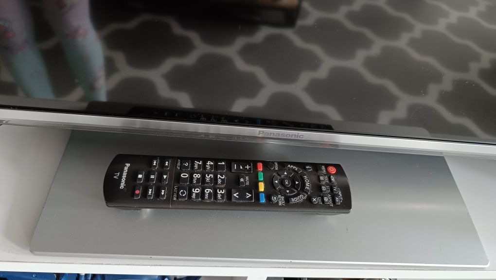 Panasonic TX- L42ET60E Telewizor 42' 3D okulary