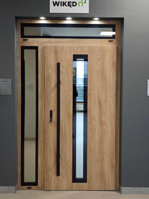 Drzwi zewnętrzne WIKĘD z aluminiową ościeżnicą GLASS DESIGN +doświetle