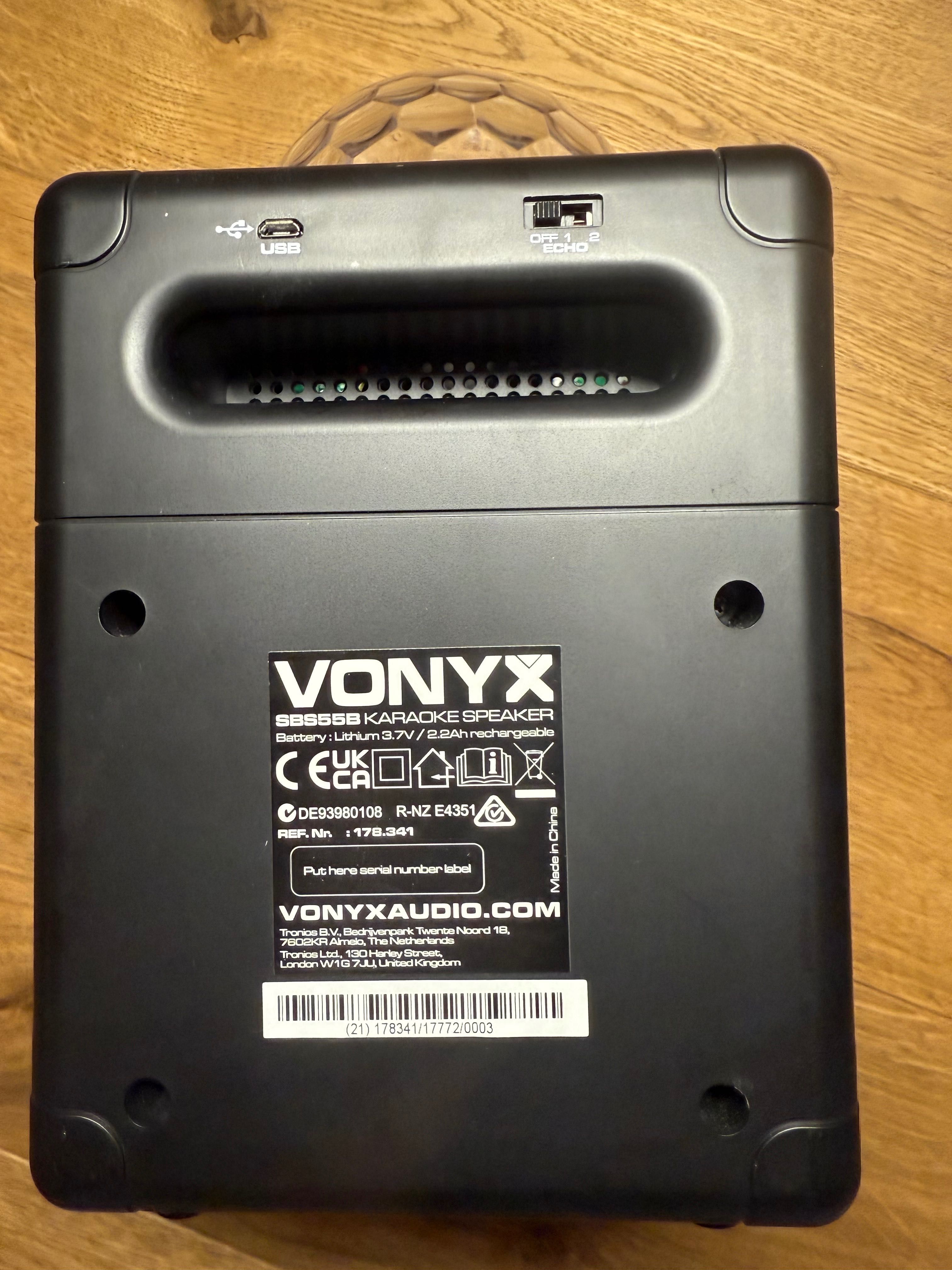 Vonyx SBS55B z 2 mikrofonami, Bluetooth i efektem świetlnym