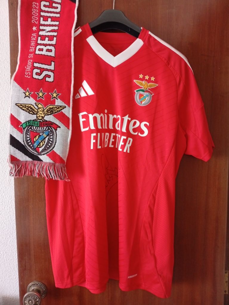Camisola Oficial SLB assinada Lenda Carlos Manuel