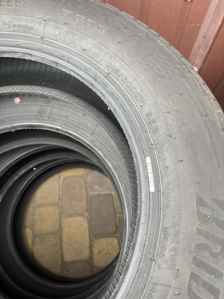 Komplet opon letnich Bridgestone 215/60/17