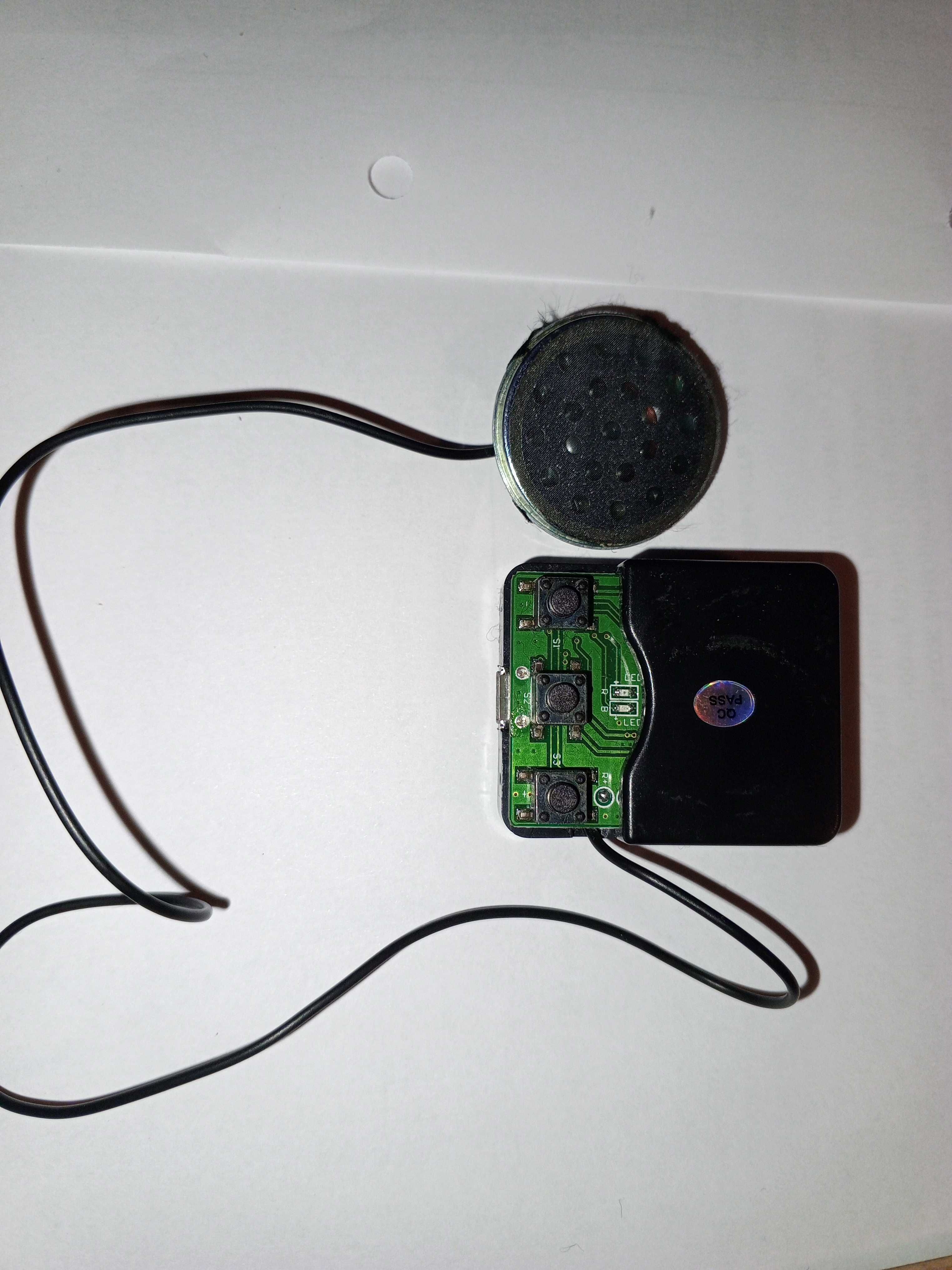 Детская одежда шапка с Bluetooth наушниками.