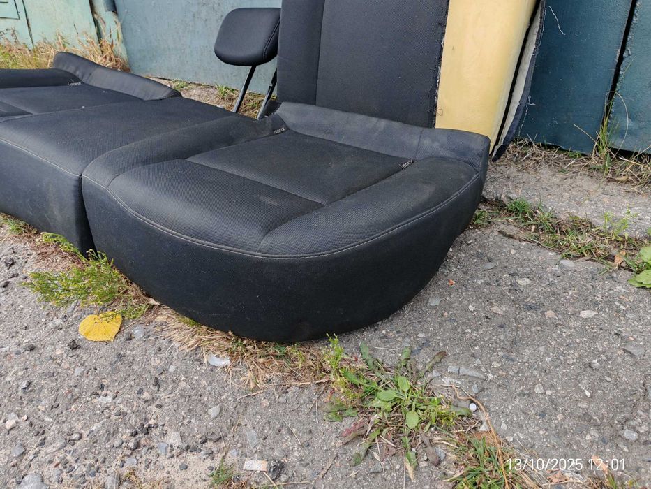 Задний диван сиденье Renault Megane 3 подголовник центральный