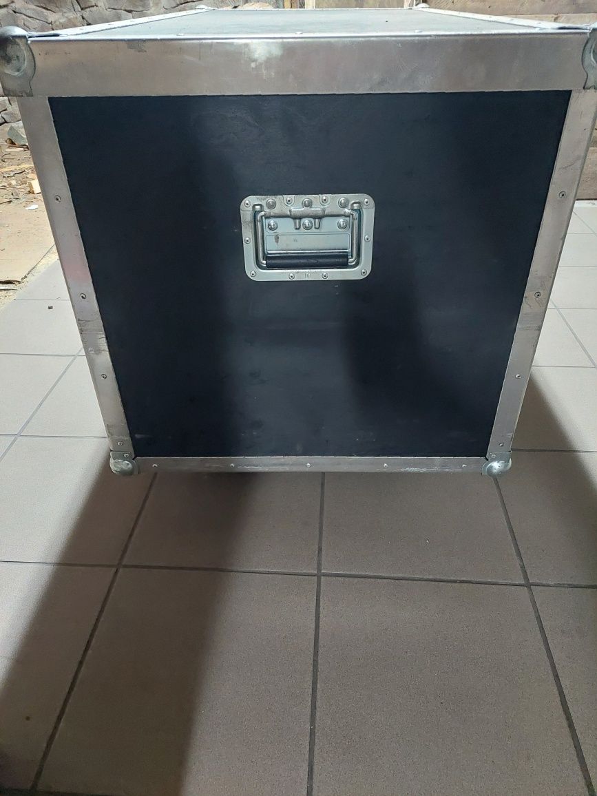 Skrzynie transportowe Case