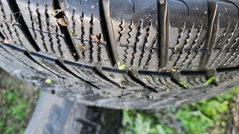 Opony zimowe  Good Year 235/55/R18