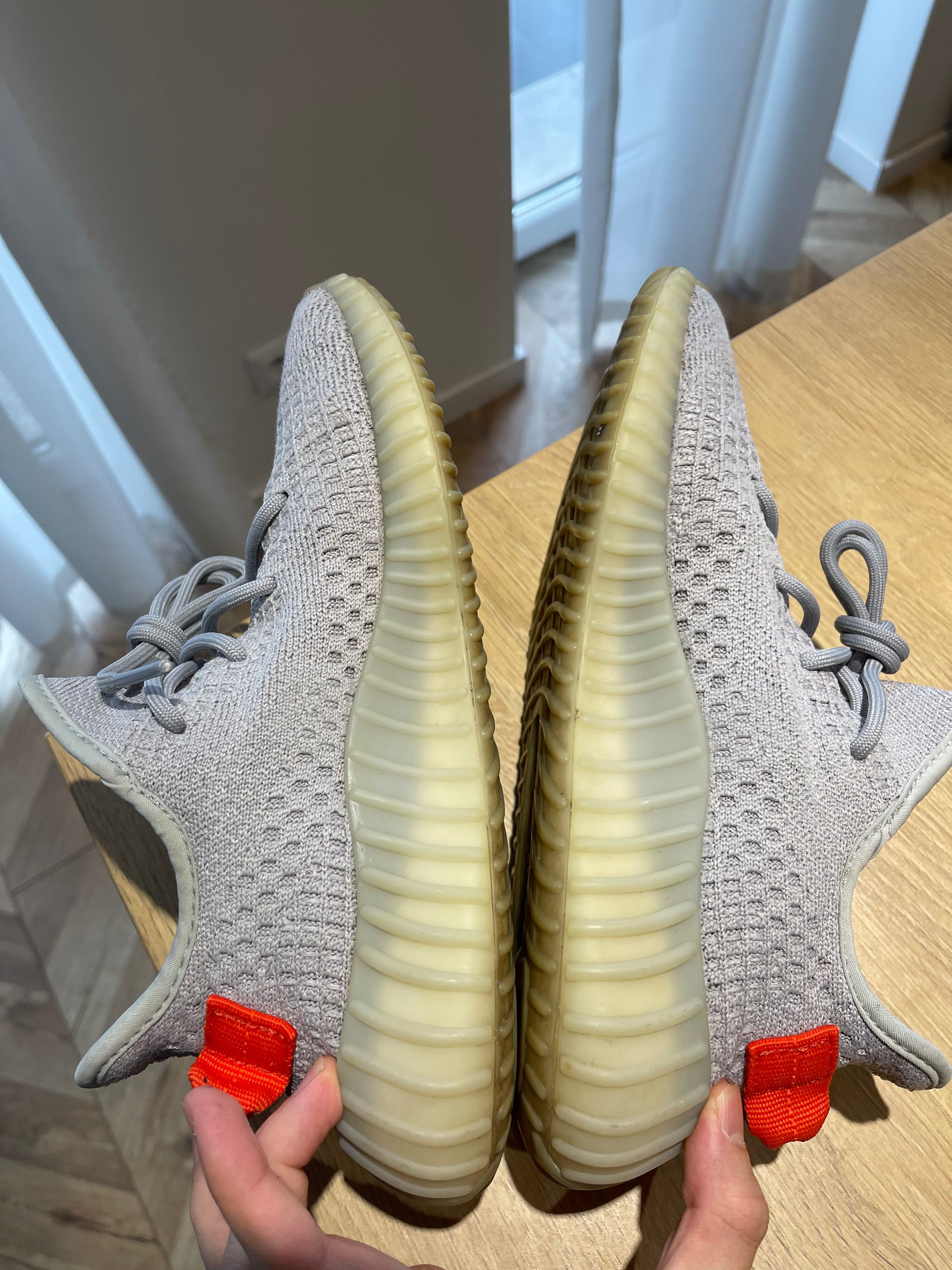 adidas Yeezy boost 350 v2 tail light 40 2/3 bone cream white triple