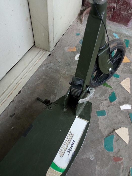 Городской фирменный самокат. Со спидометром, компьютером.