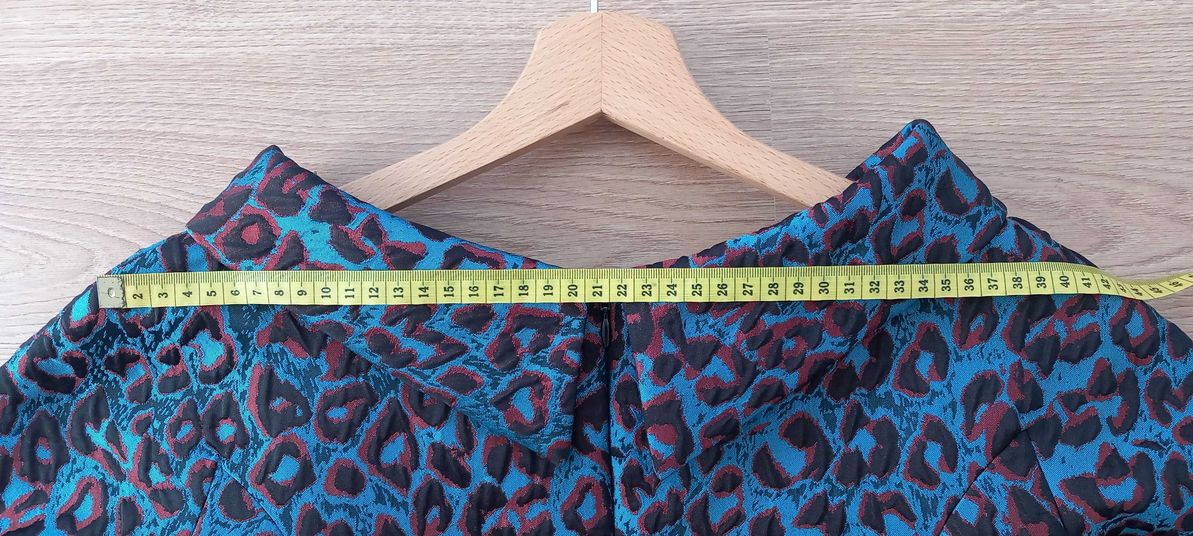 Vestido magnífico em brocado padrão leopardo Globe M