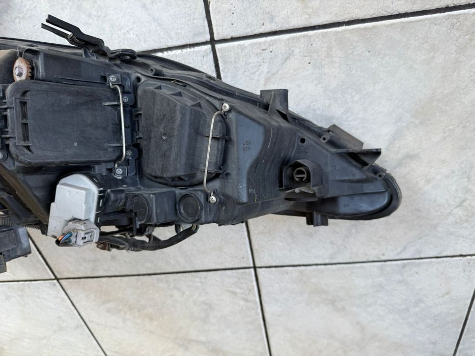 Lexus IS250, IS350, IS220d lampy przód komplet, Europa, Polska