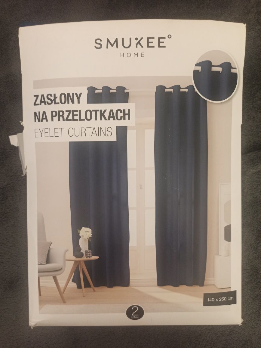 Dwie granatowe zasłony na przelotkach 140 x 250 cm