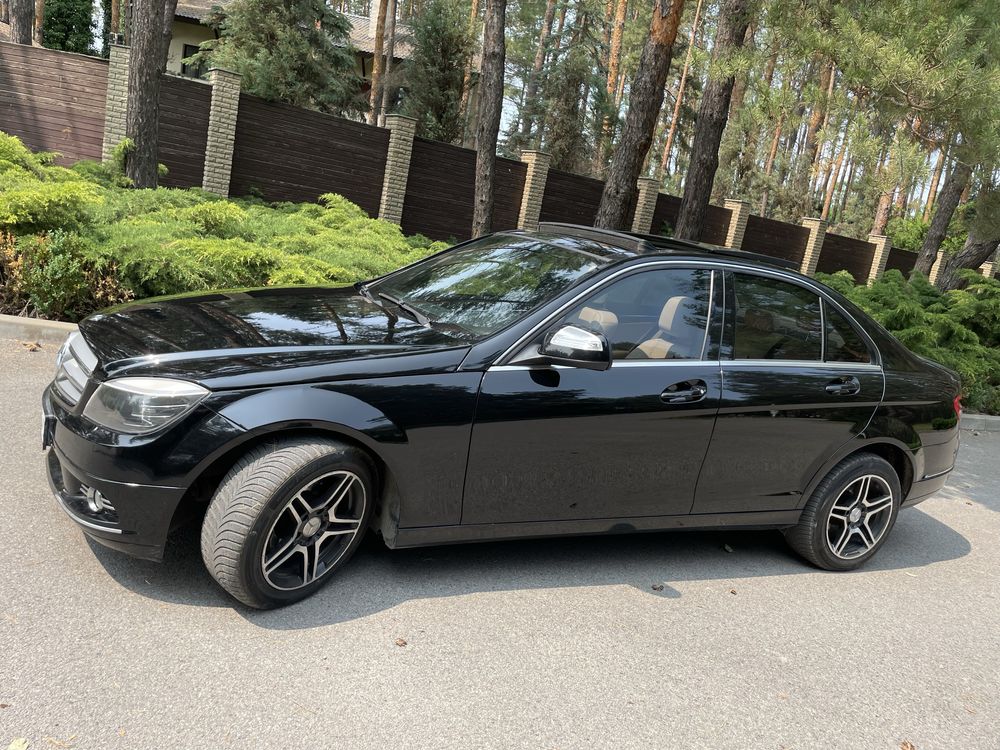 Продам mersedes w204 c 180 в хорошем состоянии