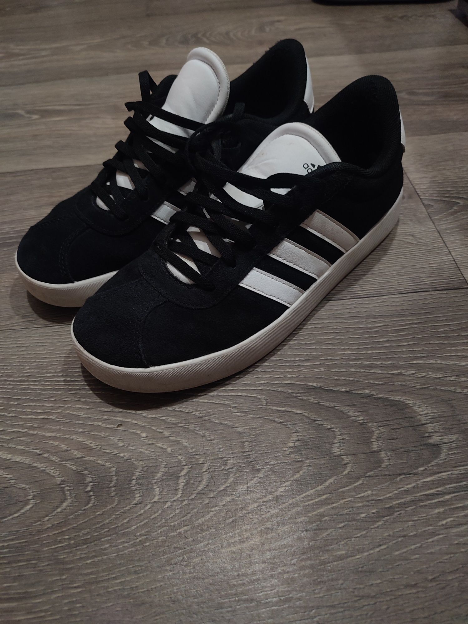 Кросівки adidas 40 розмір