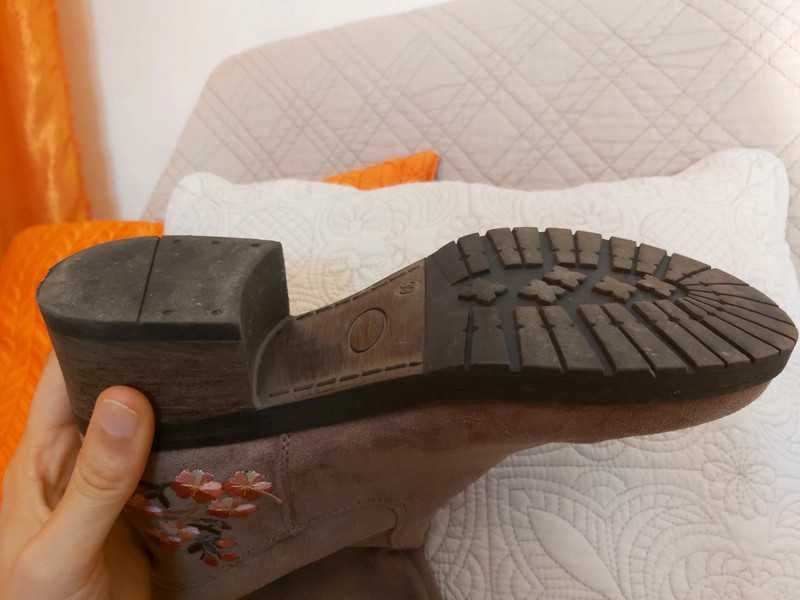 Botas castanhas cano alto da Berluskas - tamanho 39