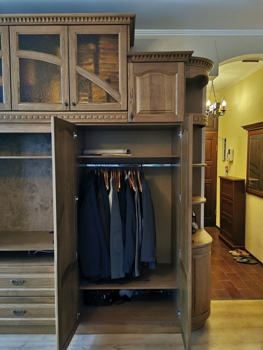 Продам шкаф, фасад натуральное дерево - дуб.