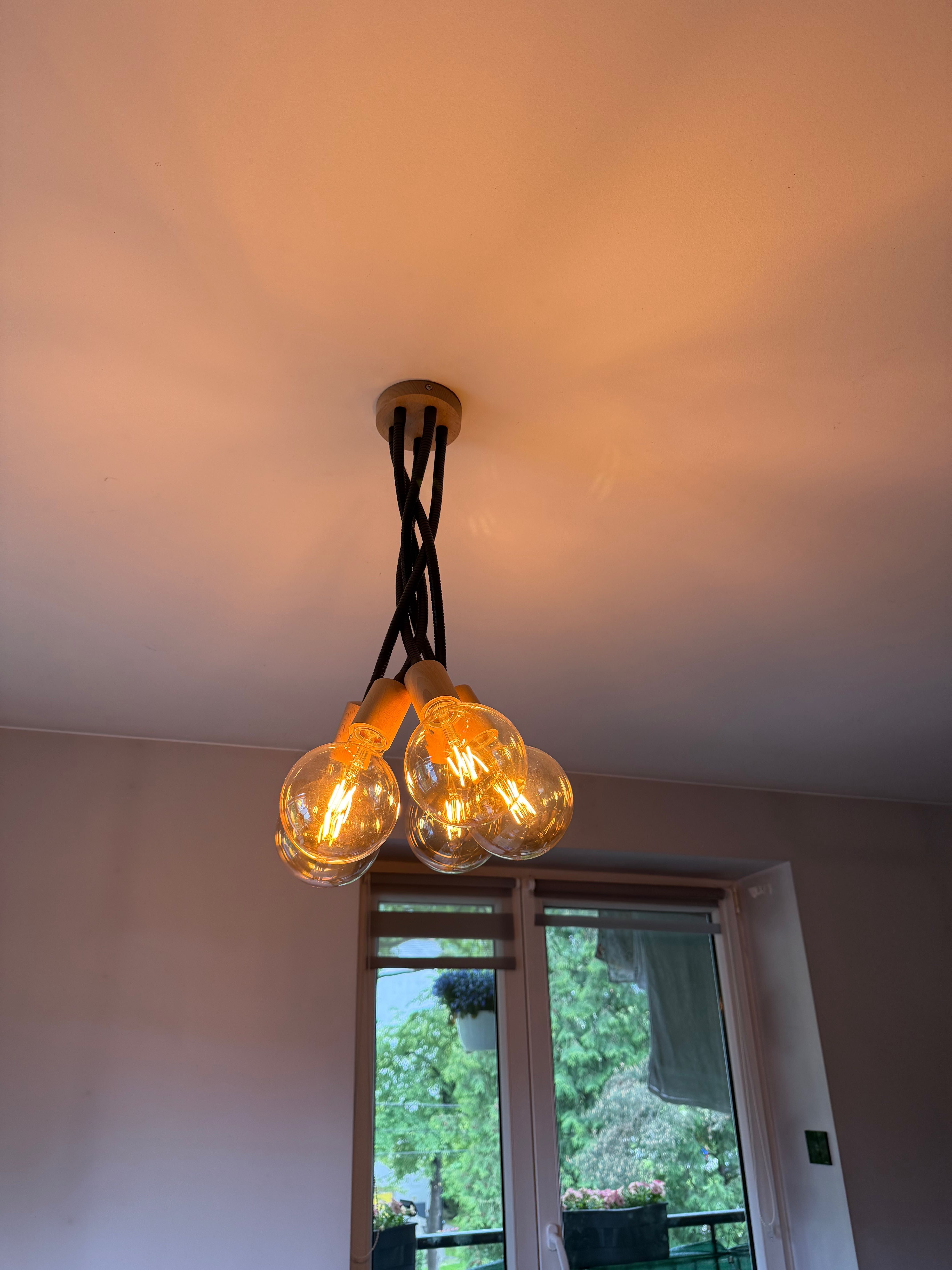 Lampa salonowa wisząca , bardzo ładna design