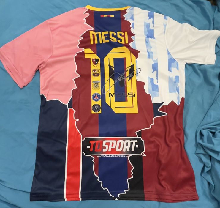 Camisola de homanagem ao CR7/ Messi e Neymar