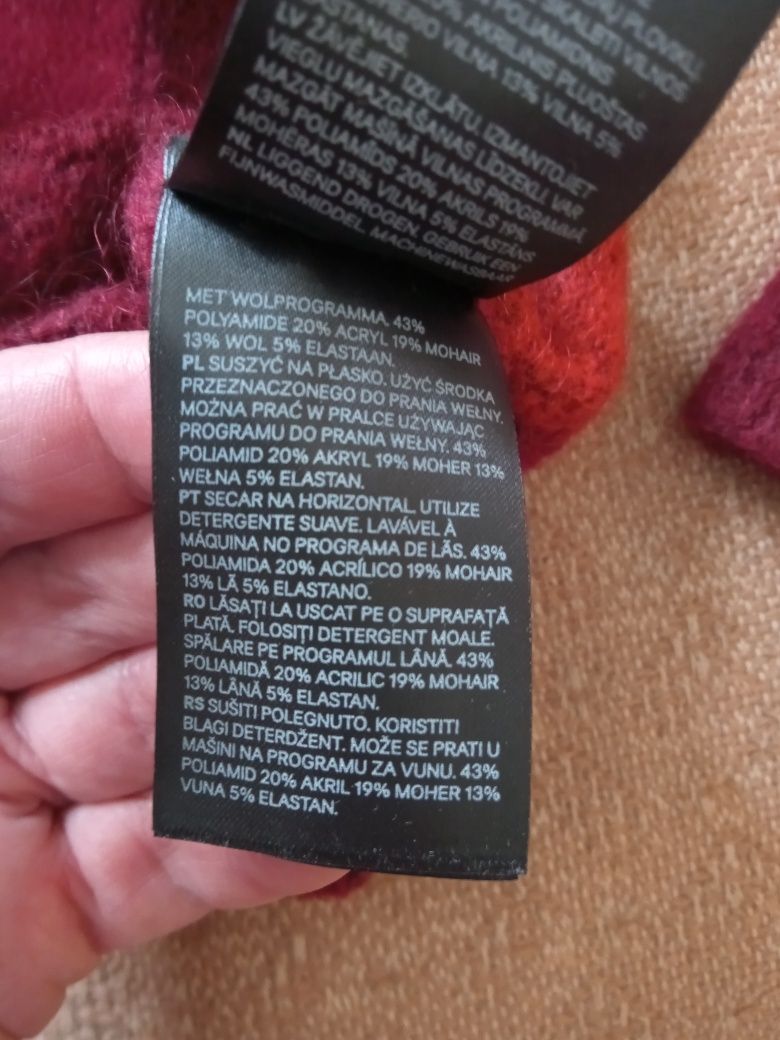Sweter damskiw paski.