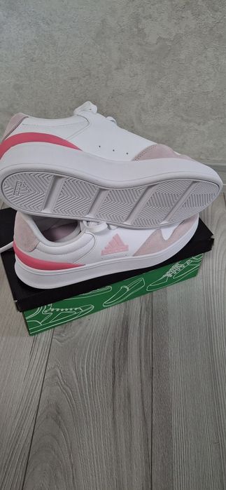 Стокові оригінальні кросівки