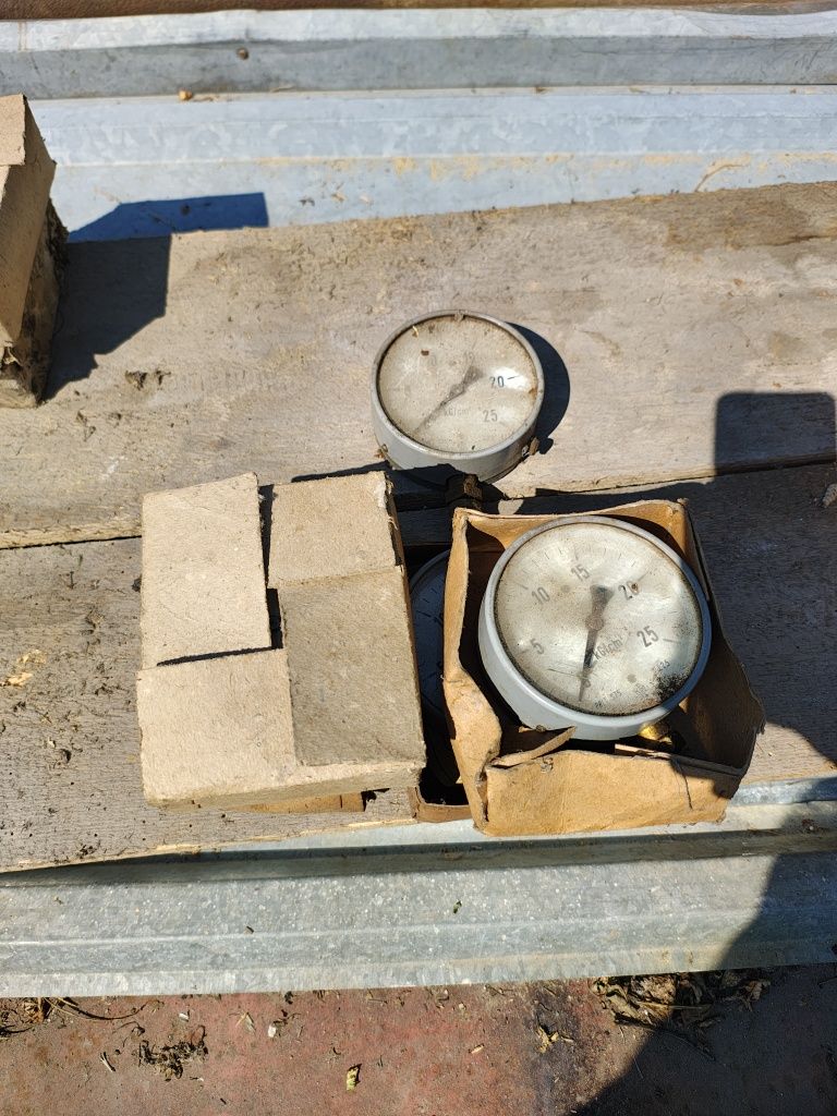 Manometry nowe 1,5. 2,5MPa oraz 25 kG/cm2