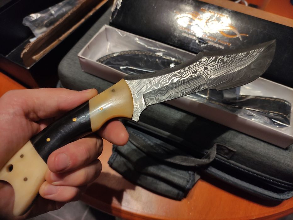 Nóż że stali damasceńskiej