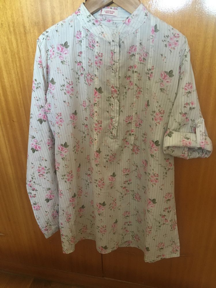 Camisa/blusa com flores e riscas, tamanho 10-11 da marca Lanidor.