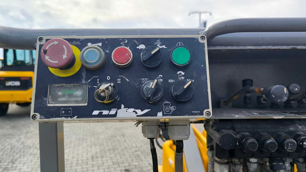 Podnośnik spalinowo elektryczny Nifty HR 12 NDE rok 2011 - 44900netto