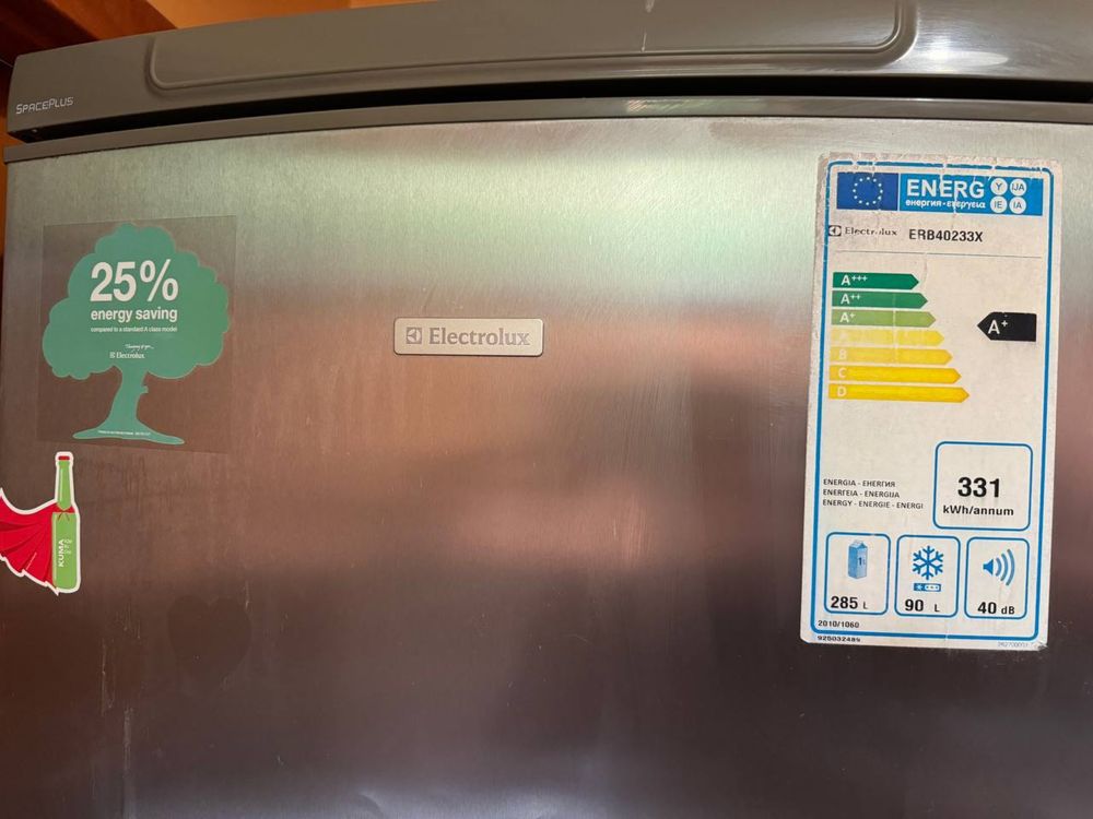 Холодильник Electrolux ERB40233X