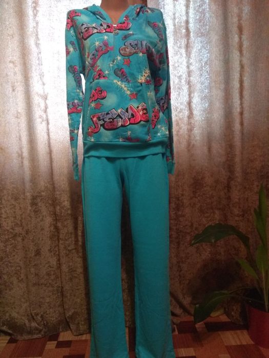 Костюм спортивный женский