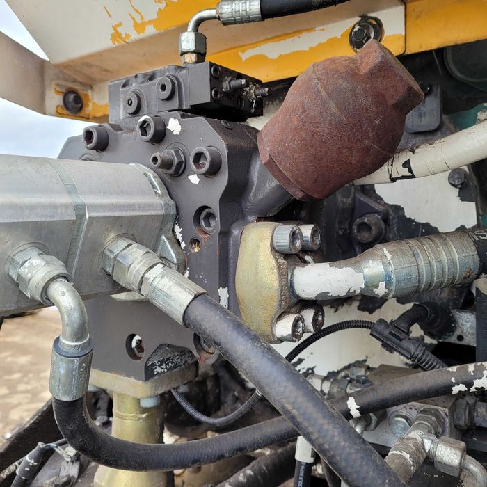 Pompa do koparki volvo EW140C