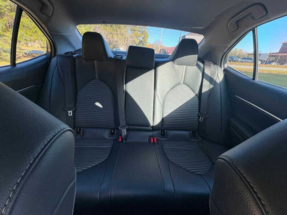 Toyota Camry SE      2018