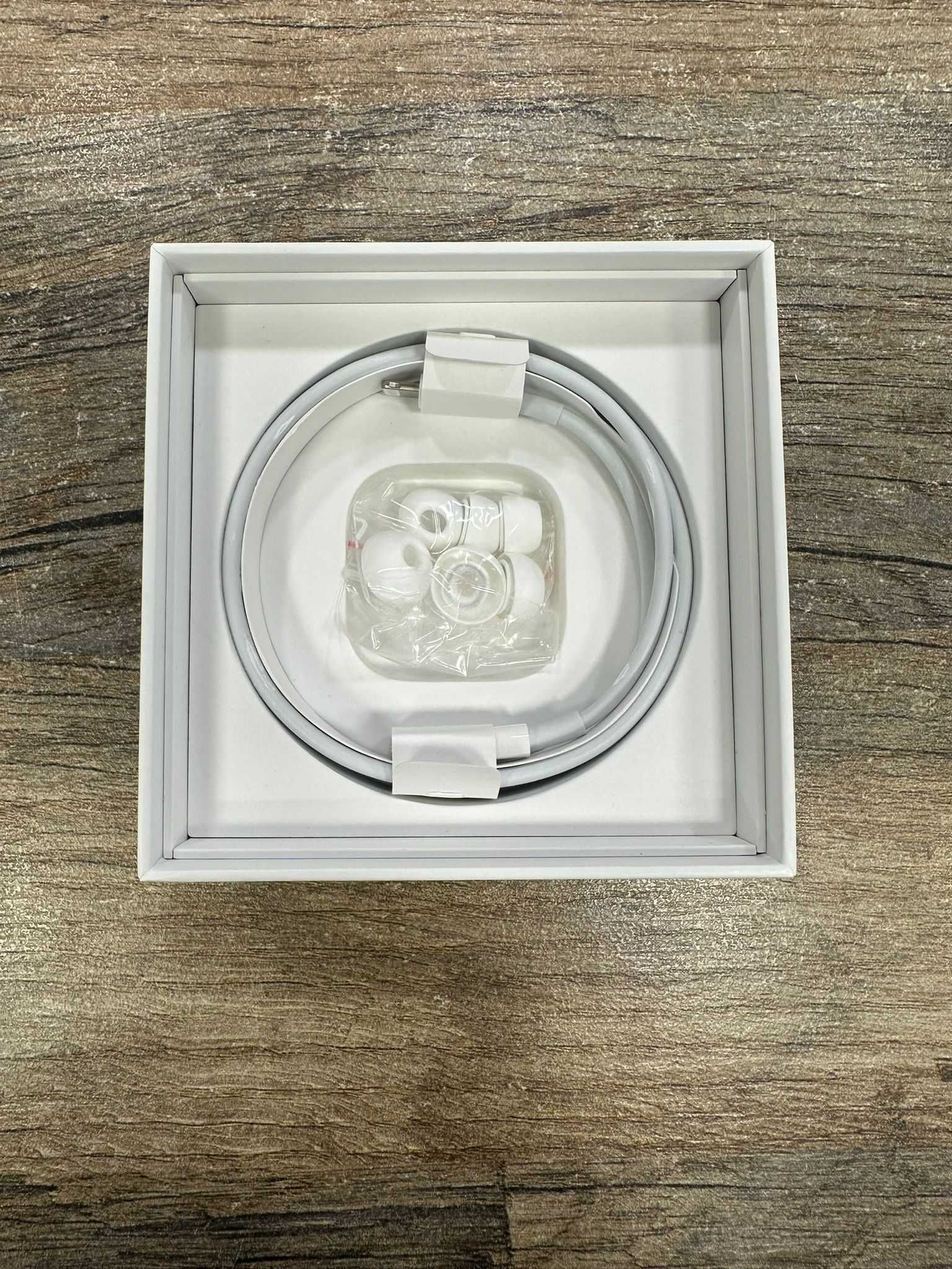 Słuchawki Apple AirPods Pro with Wireless Charging Case bdb gwarancja