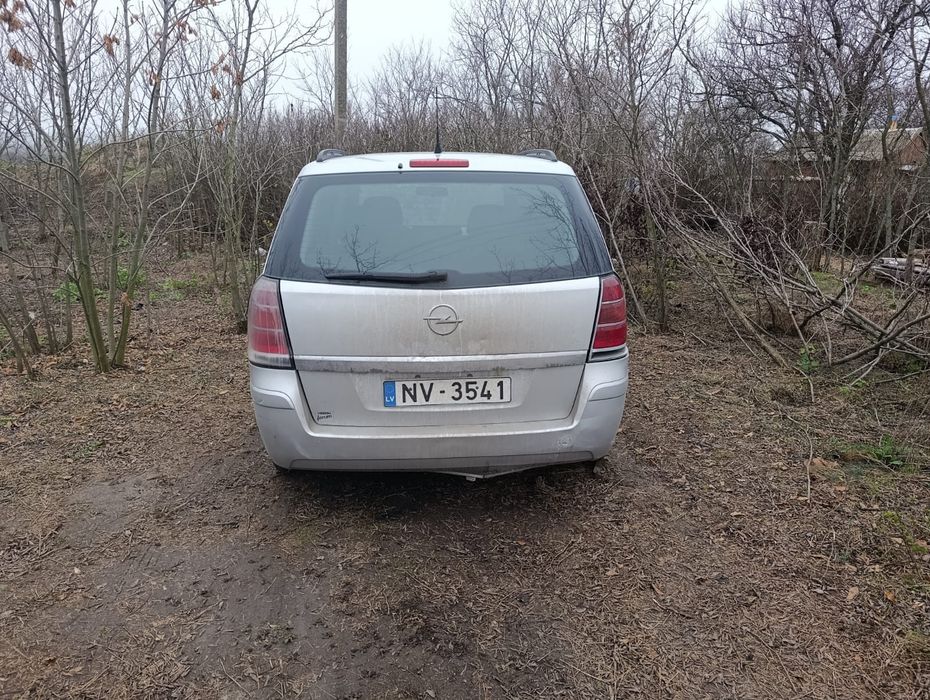 Опель зафіра б на повному ходу