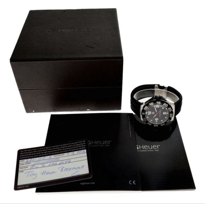 Relógio de pulso TAG Heuer Formula 1 Quartz WAH1110-O para homens.