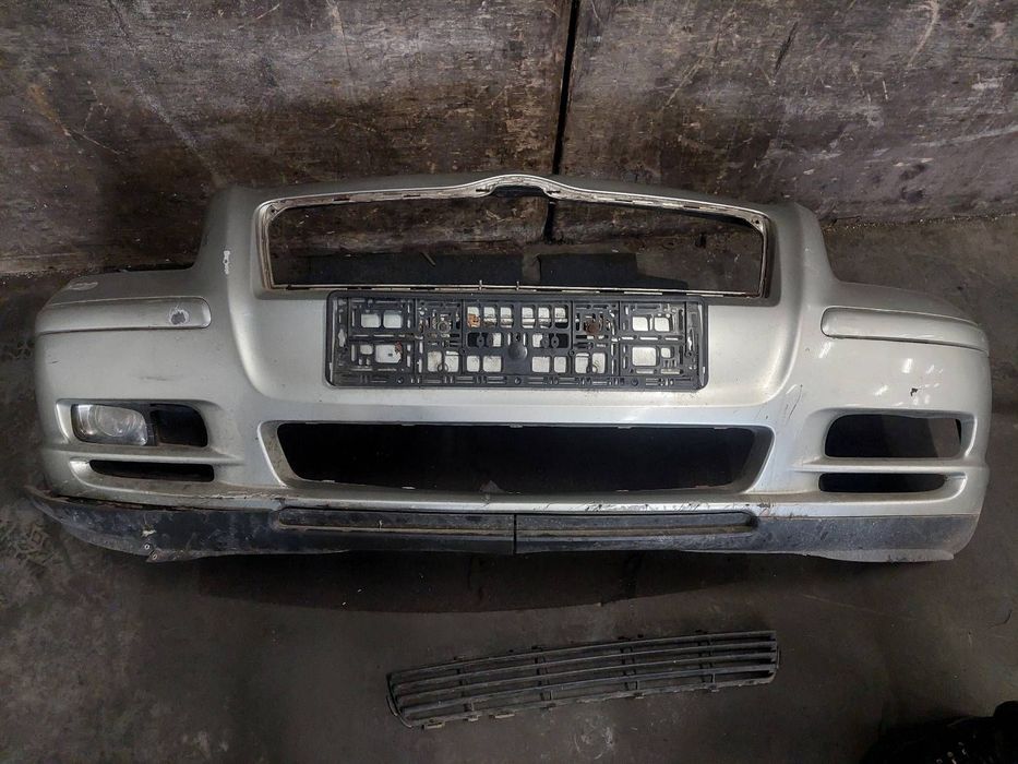 ZDERZAK PRZÓD PRZEDNI TOYOTA AVENSIS T25 1C0