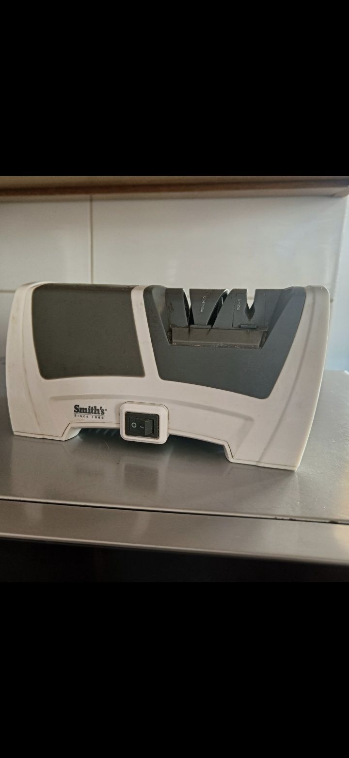 Krajalnica  Chef's Choice 615 120V + gratis