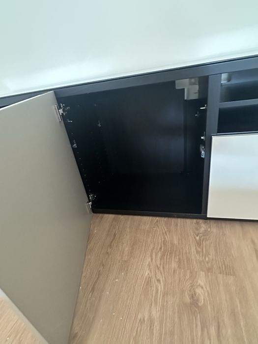 Vendo móvel de TV / aparador moderno, em excelente estado.
