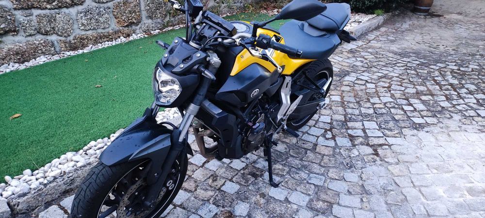 Yamaha MT-07 Amarela