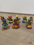 8 figurek Super Things + pojazdy
