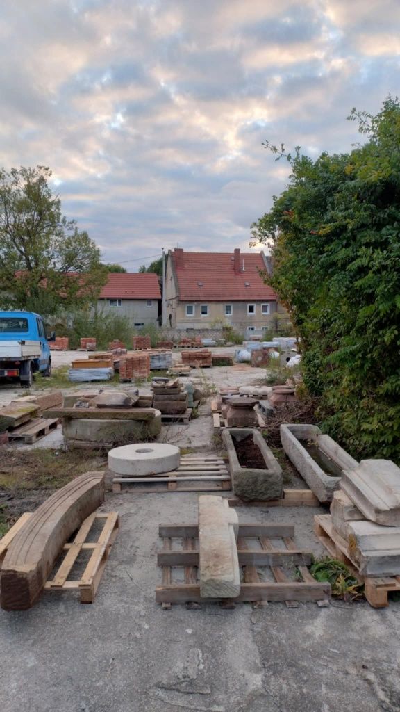 Słup filar kolumna z piaskowca białego