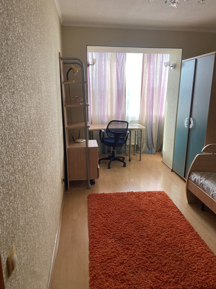 Трикімнатна з а/о від власника в Центрі, 4 поверх,крите паркомісце,