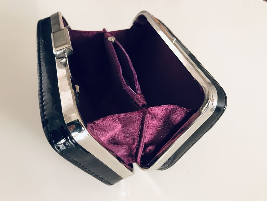 Várias malas, carteiras e porta-moedas