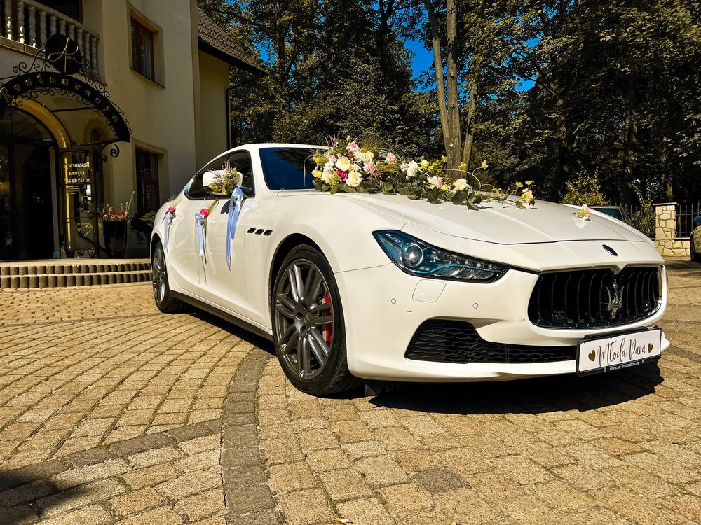 Auto do ślubu Maserati Ghibli Kraków wynajem do slubu  auto