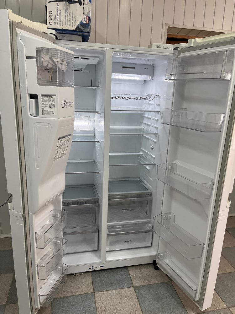 Холодильник LG  Side By Side