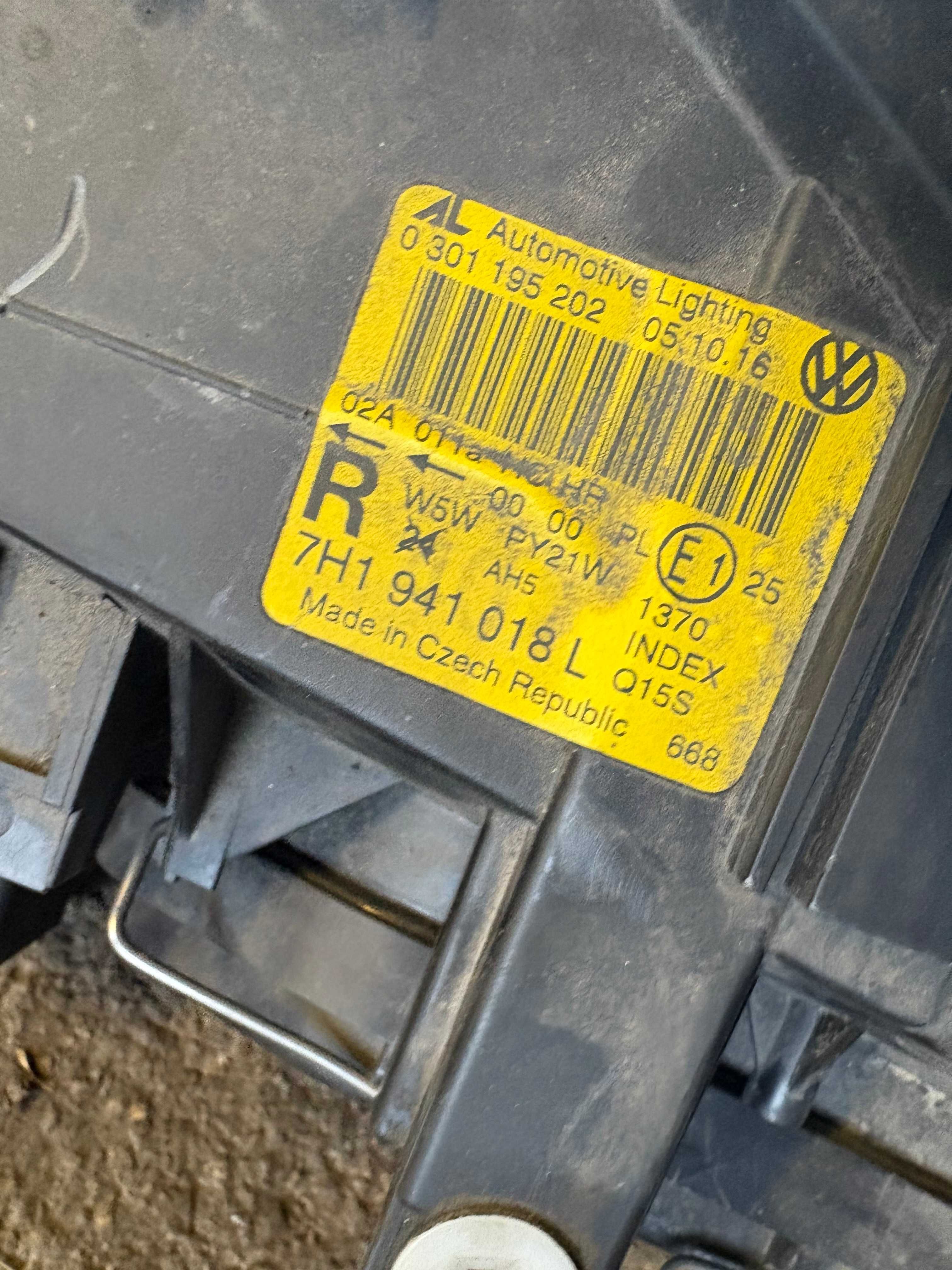 Lampa Przód przednia prawa VW T5