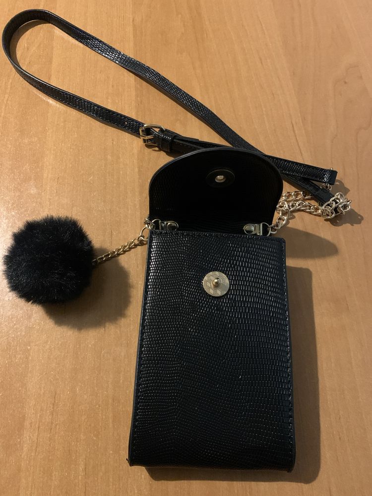 Mohito torebka Etui na telefon czarne na pasku regulowanym z pomponem
